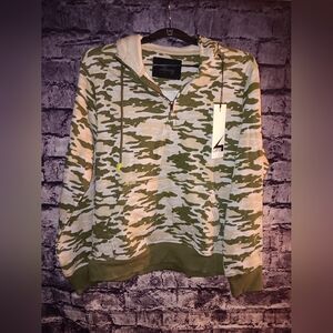 Garb NWT Camo 1/4 zip Sweatshirt sz Large